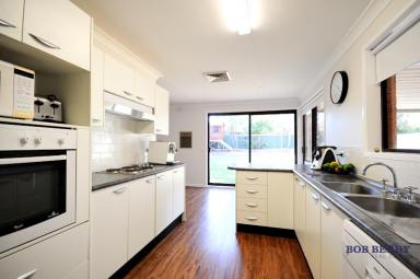 House Leased - NSW - Dubbo - 2830 - Renovated Home in Central Dubbo  (Image 2)