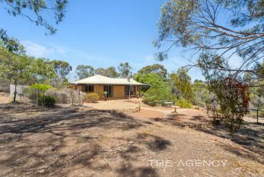 House For Sale - WA - Clackline - 6564 - "Escape to the Country"  (Image 2)