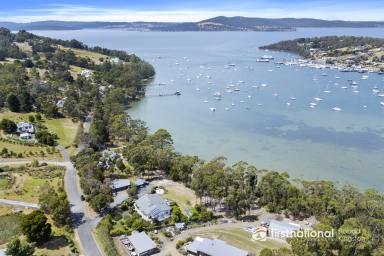 House For Sale - TAS - Kettering - 7155 - Thoughtfully Crafted, Virtual Waterfront Living  (Image 2)