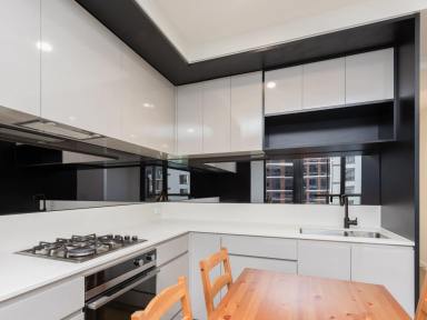 Apartment For Lease - VIC - Melbourne - 3000 - Fully Furnished 2 Bedroom Apartment in the heart of Melbourne CBD  (Image 2)