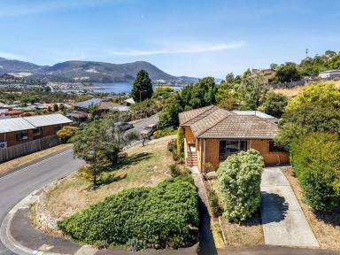 House For Sale - TAS - Austins Ferry - 7011 - Terrific Starter  (Image 2)