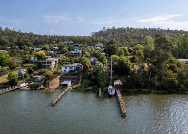 House For Sale - TAS - Lanena - 7275 - Waterfront with jetty  (Image 2)