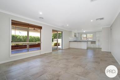 House For Lease - NSW - Jindera - 2642 - BEAUTIFUL FAMILY HOME!  (Image 2)