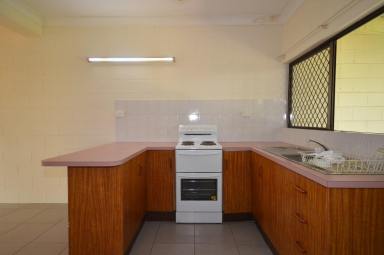 Townhouse For Lease - QLD - Whitfield - 4870 - Large 1 Bedroom Townhouse with white goods  (Image 2)