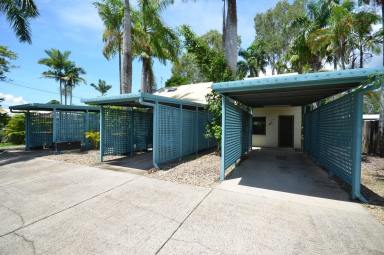 Townhouse For Lease - QLD - Whitfield - 4870 - Large 1 Bedroom Townhouse with white goods  (Image 2)