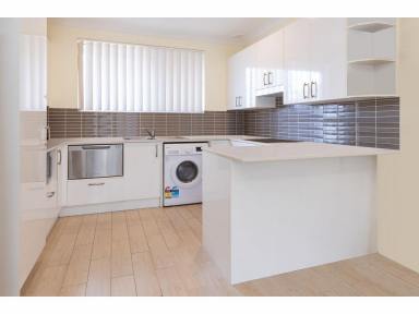 Unit For Sale - NSW - Forster - 2428 - RENOVATED 2 BEDROOM, 1 BATHROOM UNIT IN FORSTER  (Image 2)
