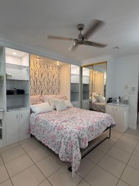 Unit For Lease - QLD - Manunda - 4870 - Stylish Living - Fully Furnished  (Image 2)