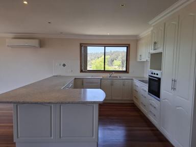 Townhouse For Lease - NSW - Tathra - 2550 - FOR LEASE 4 Bedroom Town House with Ocean Views  (Image 2)