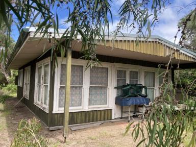 House For Sale - VIC - Sandy Point - 3959 - Beach shack in brilliant location  (Image 2)