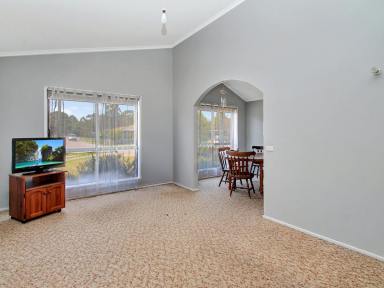 House For Sale - VIC - Bairnsdale - 3875 - WELL BUILT HOME IN QUIET COURT LOCATION  (Image 2)