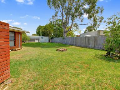 House For Sale - VIC - Bairnsdale - 3875 - WELL BUILT HOME IN QUIET COURT LOCATION  (Image 2)