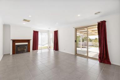 House For Sale - VIC - West Bendigo - 3550 - Spacious Family Home on Large Allotment  (Image 2)