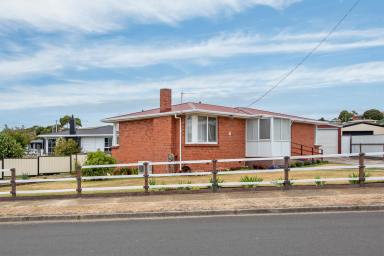 House For Sale - TAS - Ulverstone - 7315 - Put your touch on this little beauty!  (Image 2)