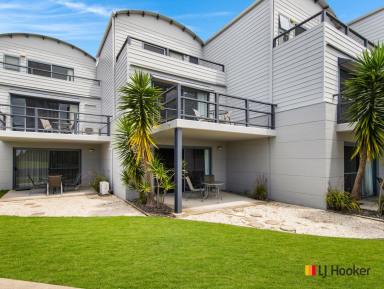 House For Sale - NSW - Batehaven - 2536 - Ground Floor 1 Bedroom Apartment  'Corrigans Cove' Holiday Resort. Only 230m to the Beach!  (Image 2)