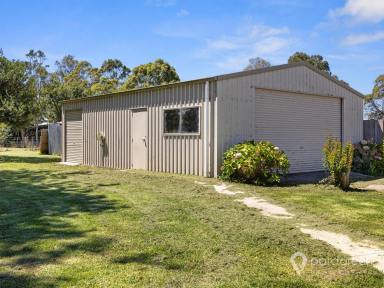 House For Sale - VIC - Port Franklin - 3964 - IDEAL INVESTMENT ON A LARGE BLOCK  (Image 2)