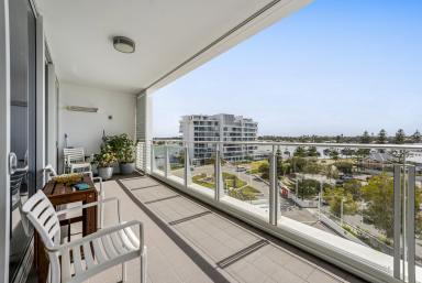 Apartment For Sale - WA - Mandurah - 6210 - CENTRE STAGE WITH 6TH FLOOR VIEWS  (Image 2)