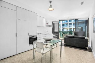 Apartment For Lease - VIC - South Yarra - 3141 - AMAZING LOCATION | ONE BEDROOM | CAR PARK INCLUDED  (Image 2)