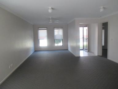 House Leased - VIC - Bairnsdale - 3875 - SPACIOUS TOWNHOUSE IN CENTRAL BAIRNSDALE  (Image 2)