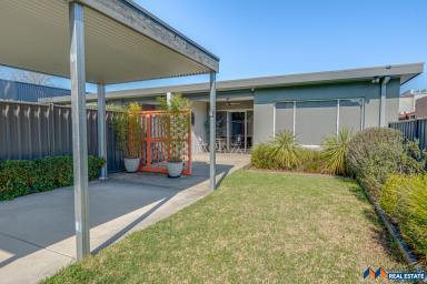 Townhouse For Sale - VIC - Myrtleford - 3737 - Townhouse in CBD  (Image 2)