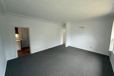 House For Lease - NSW - Mangerton - 2500 - MANGERTON HOME!  (Image 2)