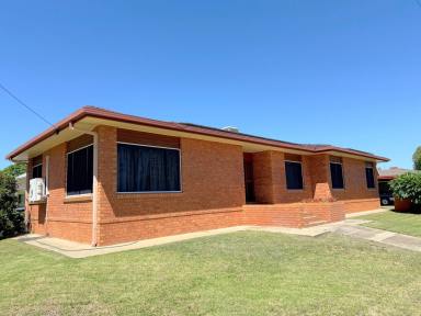 House For Sale - NSW - Moree - 2400 - FANTASTIC FAMILY HOME IN A POPULAR LOCATION  (Image 2)