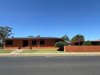 House For Sale - NSW - Moree - 2400 - FANTASTIC FAMILY HOME IN A POPULAR LOCATION  (Image 2)