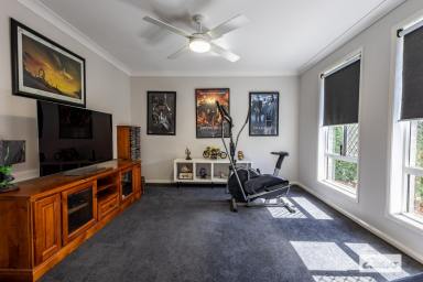 House For Sale - QLD - Gatton - 4343 - SPACIOUS MODERN HOME IN TOP OF TOWN LOCATION.  (Image 2)