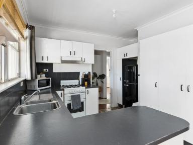 House For Sale - VIC - Seymour - 3660 - Affordable Family Living in Seymour (Image 2)