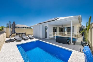 House For Sale - WA - Burns Beach - 6028 - FOOTSTEPS TO THE DUNES!!  (Image 2)