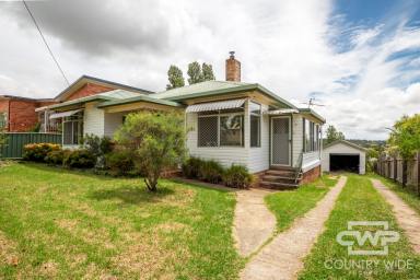 House For Sale - NSW - Glen Innes - 2370 - 3 Bedroom Home On Large Block In Town  (Image 2)