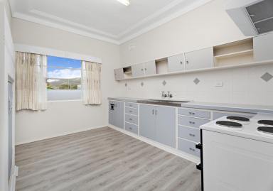 House For Lease - NSW - Kiama Heights - 2533 - Two Bedroom Upstairs Unit  (Image 2)