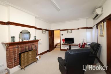 Apartment For Lease - NSW - Inverell - 2360 - Furnished Unit in CBD  (Image 2)