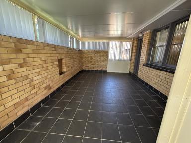 House For Lease - NSW - Tamworth - 2340 - BEAUTIFUL BRICK HOME IN NORTH TAMWORTH  (Image 2)