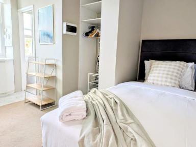 Studio For Lease - NSW - Potts Point - 2011 - Modern Living in the Iconic 'Astoria' Building  (Image 2)