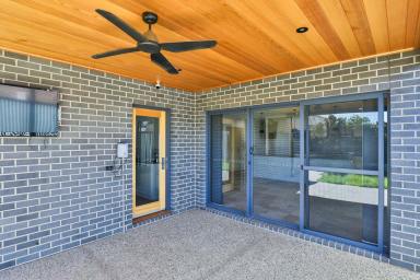 Townhouse For Sale - VIC - Mildura - 3500 - STYLISH & MODERN TOWNHOUSE  (Image 2)