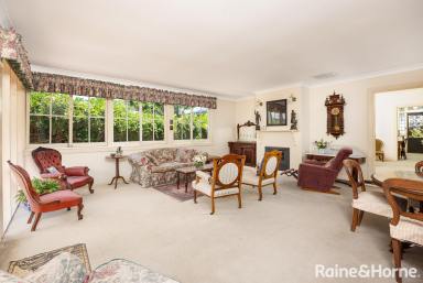 House For Sale - NSW - Wagga Wagga - 2650 - Classic Character & Superbly Situated  (Image 2)