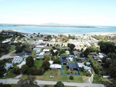 House For Sale - VIC - Port Welshpool - 3965 - BEACH HOME WITH LARGE SHED AND BUNGALOW  (Image 2)