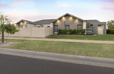 House For Sale - VIC - Swan Hill - 3585 - Exquisite Corner Block Home with Luxurious Features  (Image 2)