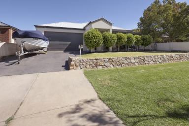 House For Sale - VIC - Swan Hill - 3585 - Stylish Family Living  (Image 2)