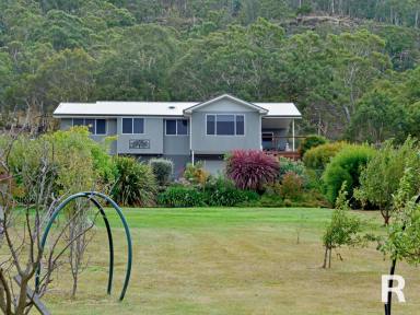 House For Sale - TAS - New Norfolk - 7140 - Derwent Valley's Best Kept Secret  (Image 2)