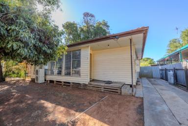 House For Sale - VIC - Robinvale - 3549 - Neat & tidy home!  (Image 2)