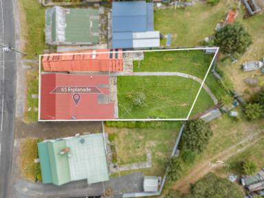 House For Sale - TAS - Strahan - 7468 - Modern comforts and serene surroundings (Image 2)