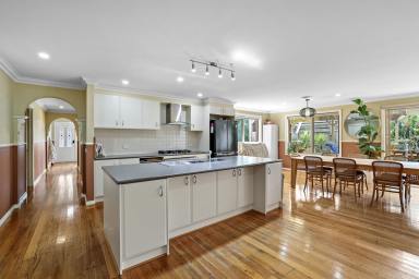 House For Sale - VIC - Drouin - 3818 - TIMELESS STYLING, MODERN LAYOUT, SUPER LOCATION  (Image 2)