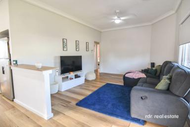 House For Sale - NSW - Inverell - 2360 - BRIGHT, EASY LIVING IN A PRIME SPOT  (Image 2)