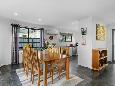 House For Sale - TAS - Sorell - 7172 - Gorgeous, light filled unit  (Image 2)