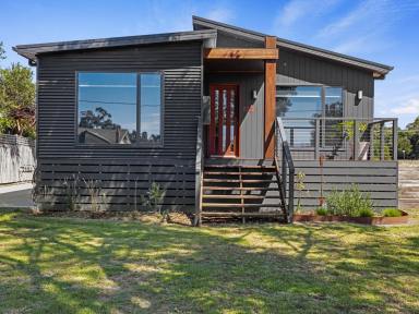 House For Sale - VIC - Port Welshpool - 3965 - Superbly presented as new  (Image 2)