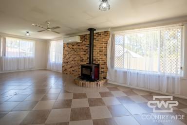 House For Sale - NSW - Glen Innes - 2370 - 4-Bedroom Brick Home in Prime Location  (Image 2)