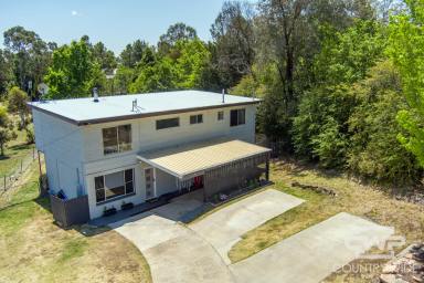 House For Sale - NSW - Glen Innes - 2370 - Sprawling 6-Bedroom Family Home on a 2023m2 Block  (Image 2)