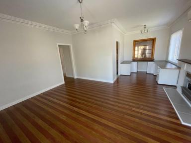 House For Lease - NSW - Taree - 2430 - Large central Four Bedroom Home  (Image 2)