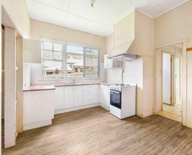 Unit Leased - QLD - Newtown - 4350 - Newly Renovated Unit in the Heart of Toowoomba  (Image 2)
